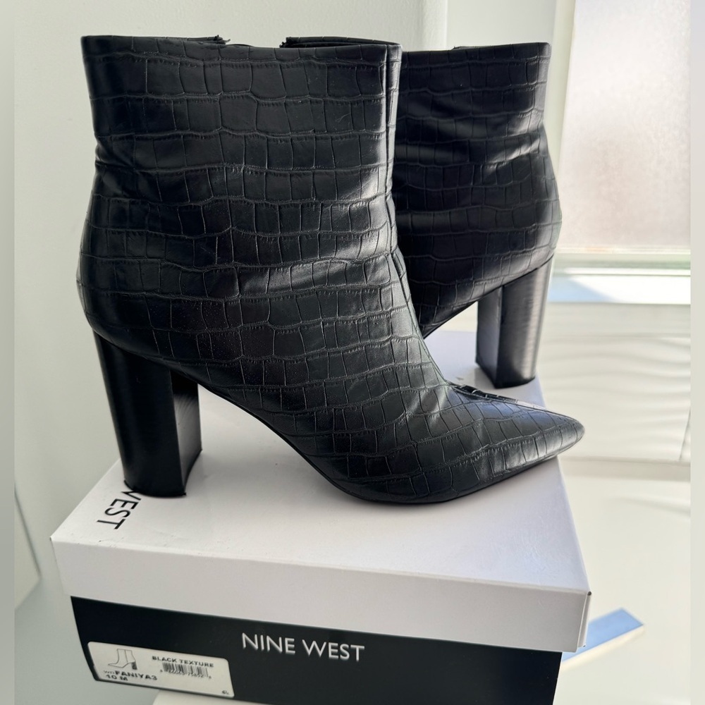 Nine West Women Animal Print Leather Upper Heeled Boots Shoes size 10